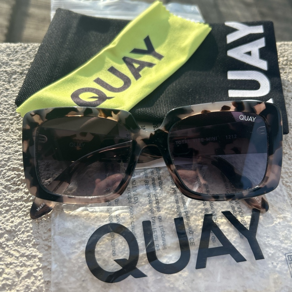 Quay like-new tortoise cool tone smoke sunglasses